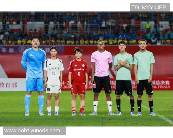 奇妙缘分重现巴黎小将恩贾恩图与亚马尔曾在U10赛场相遇